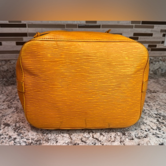 GUC✨LOUIS VUITTON BUNDLE Handbag & Wallet Epi Petit Noe CALLOUTS IN PHOTOS - Picture 7 of 16